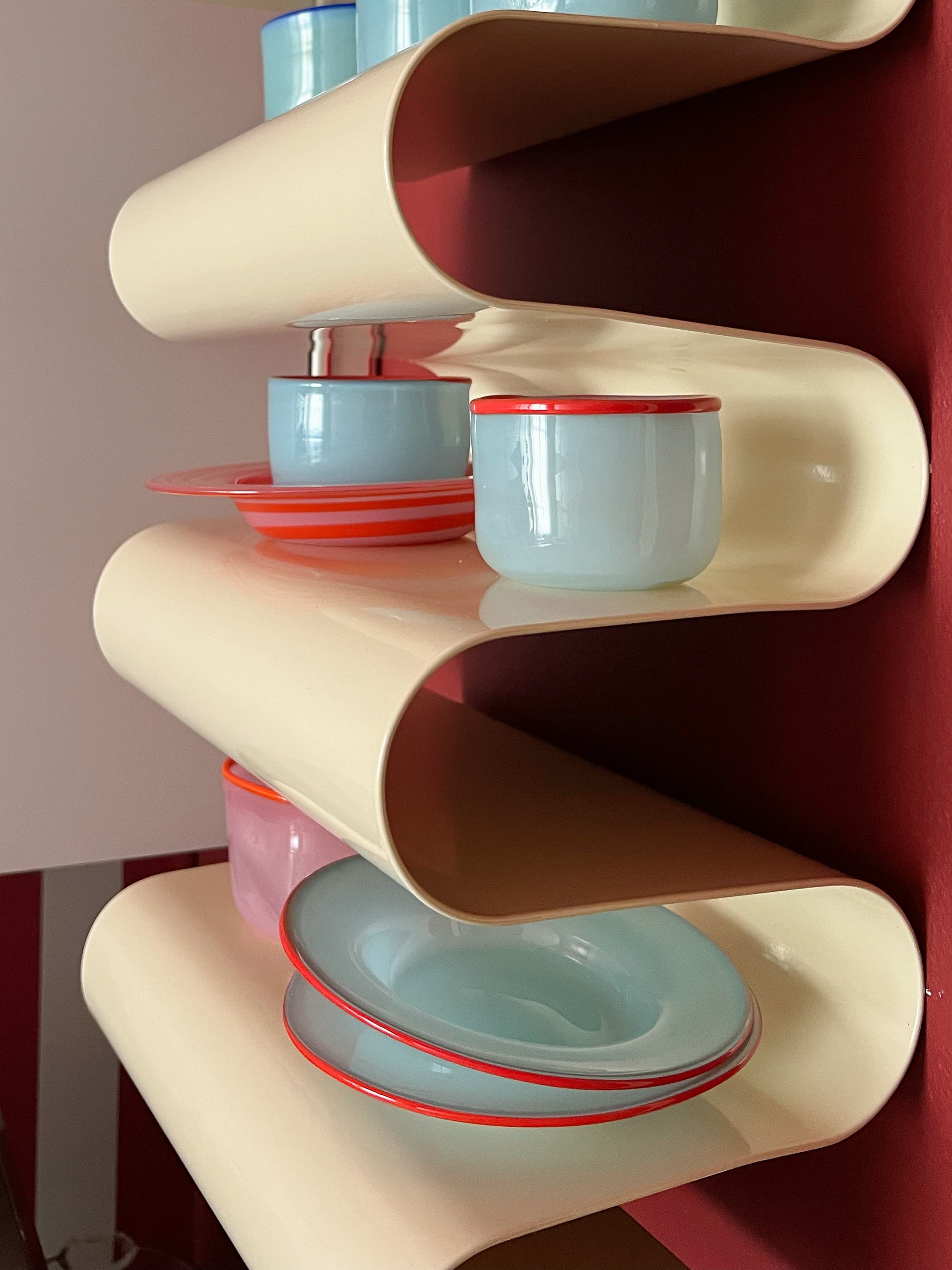 THE WAVY PLATE