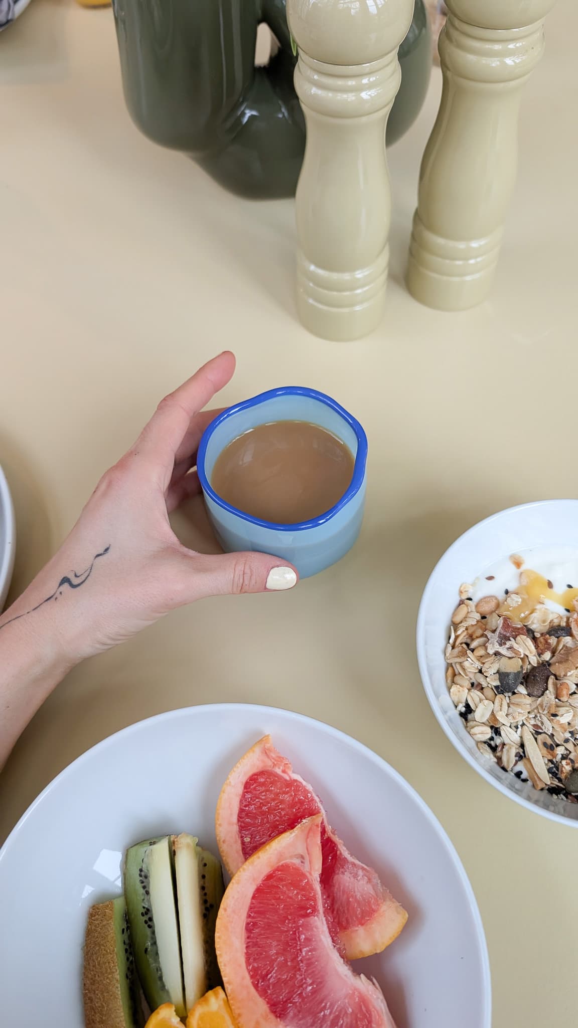 THE WAVY COFFEE CUP